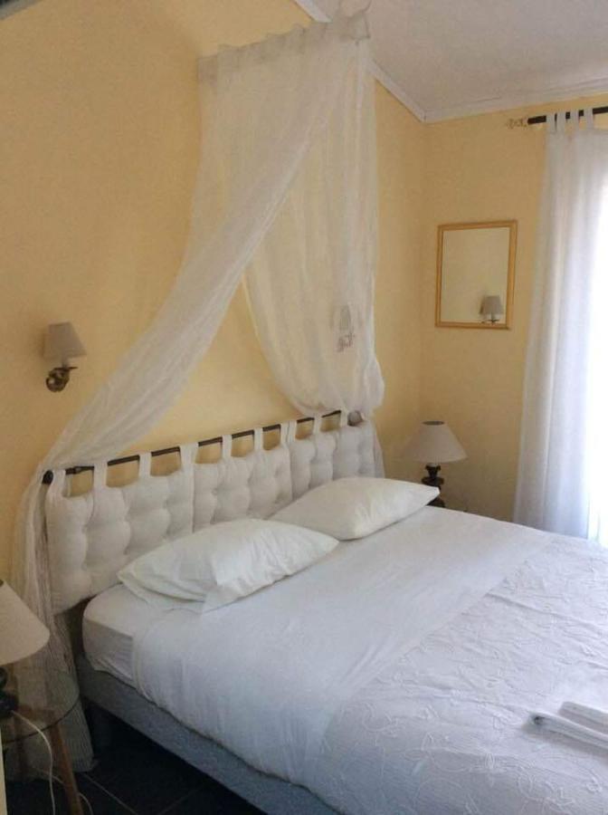 Les Rocailles De La Reine Bed & Breakfast Lamonzie-Montastruc Exterior photo